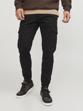 Carica l&#39;immagine nel visualizzatore di Gallery, Pantaloni Jack &amp; Jones Cargo Flake black
