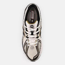 Carica l&#39;immagine nel visualizzatore di Gallery, Scarpe sneakers New Balance 1906R white gold black
