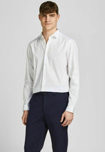 Carica l&#39;immagine nel visualizzatore di Gallery, Camicia shirt Jack &amp; Jones Cardiff slim fit white
